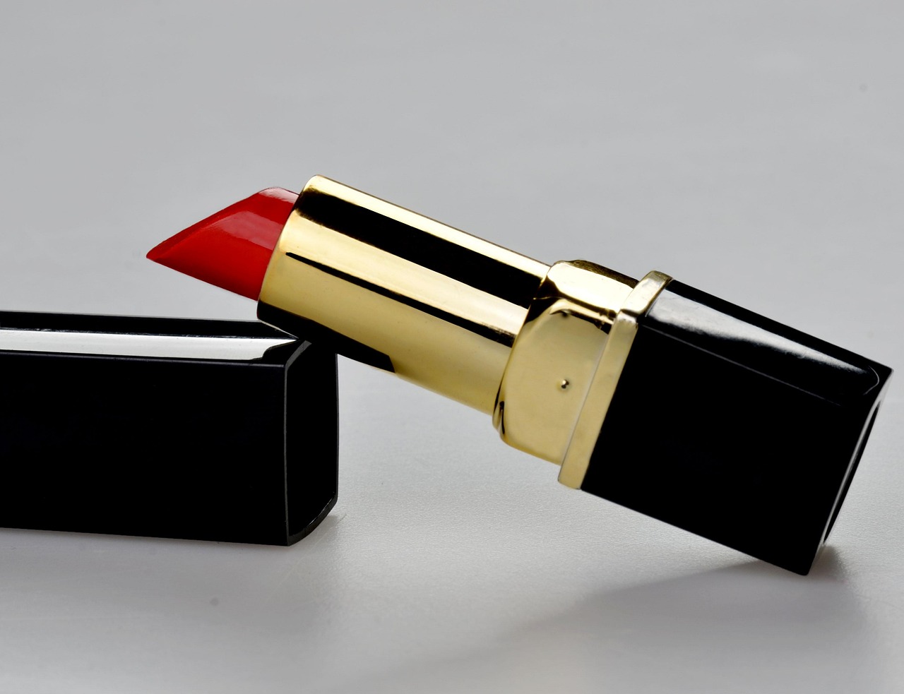  Color Cosmetics & Makeup Artistry
